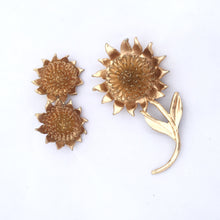 Load image into Gallery viewer, Sunflower Brooch Earrings Demi Parure Vintage Parure Brooch and Earrings set Gold Sunflower Jewelry Set, 1960s
